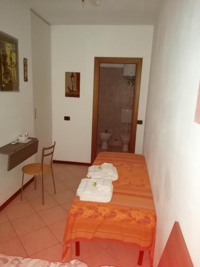 B&B La Casa Dei Frutti Di Bosco Garlasco Buitenkant foto